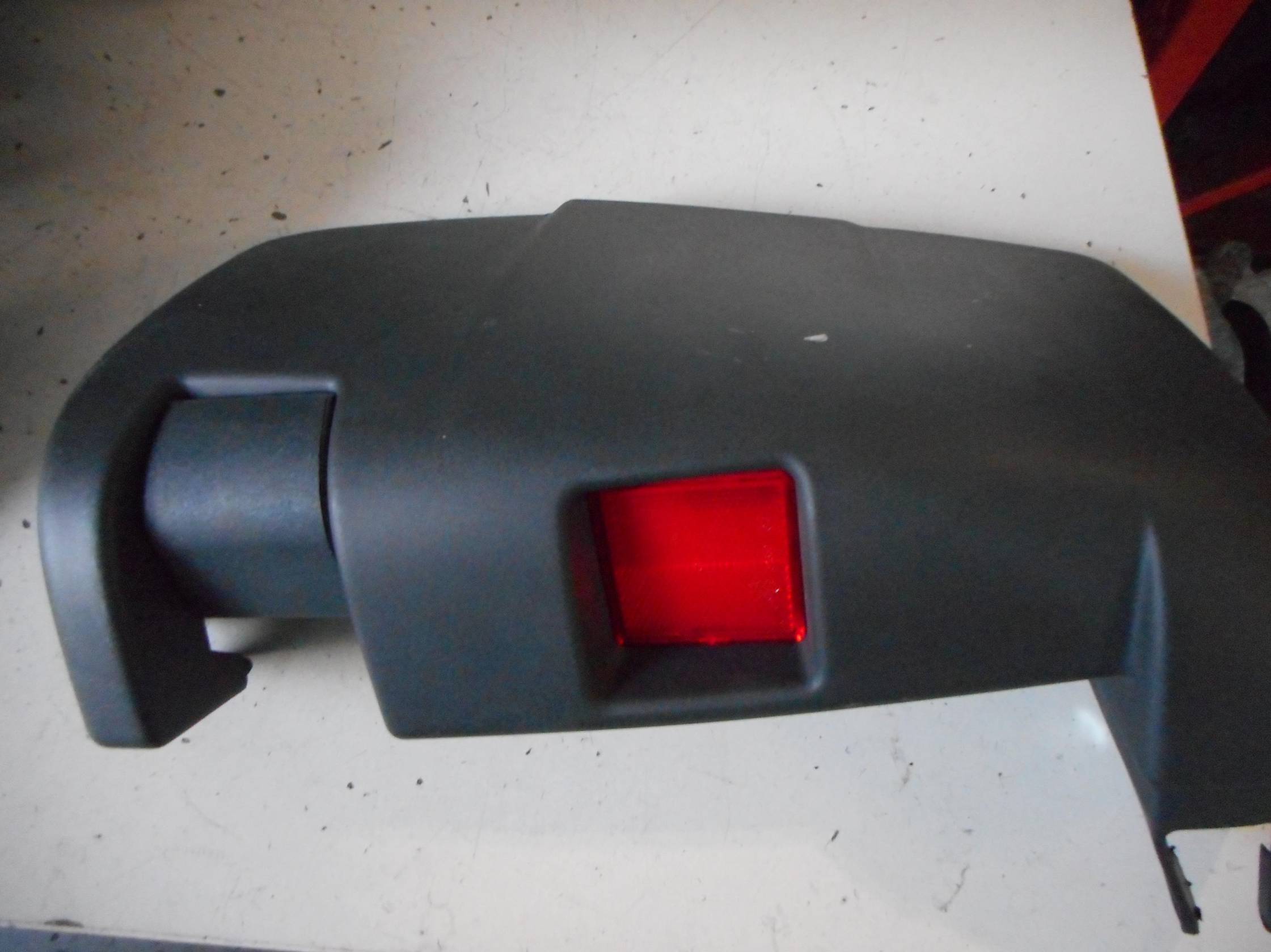 Paraurti post. lat. dx.